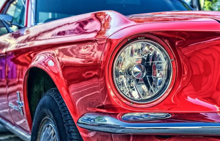 автомобиль Ford Mustang