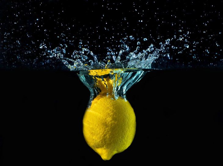 Можно ли закусывать коньяк лимоном: мнение медиков 