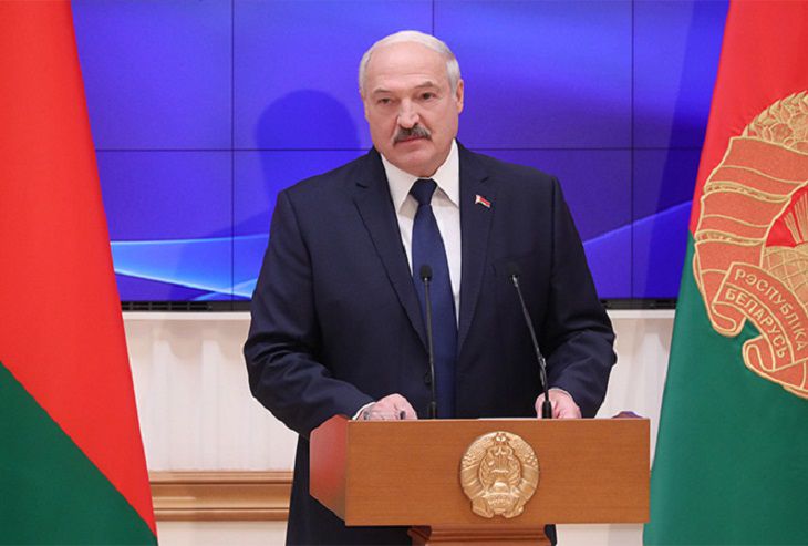 Лукашенко прилетел в Сочи и скоро встретится с Путиным 
