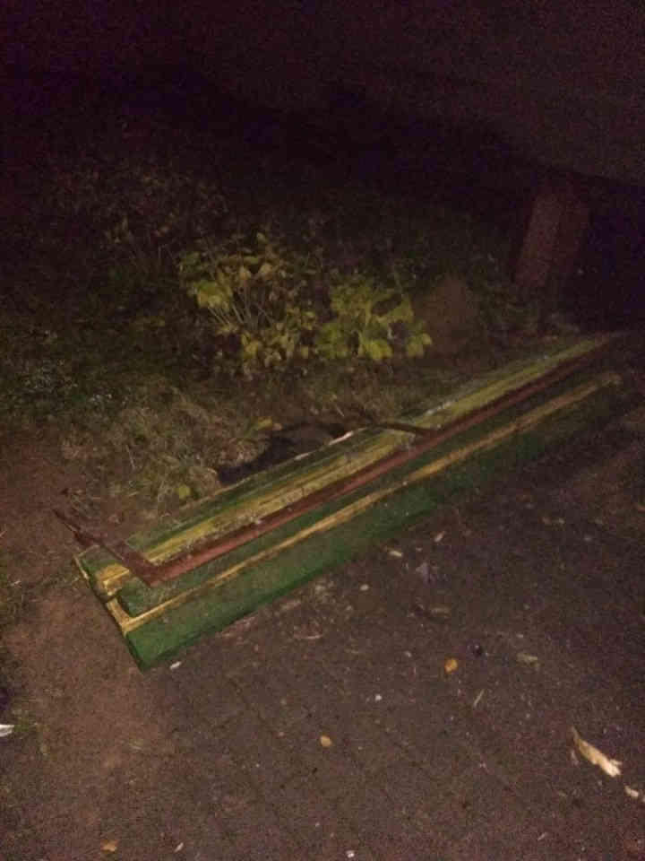 В Слониме пьяный водитель устроил разнос в двух дворах: пострадало несколько машин 
